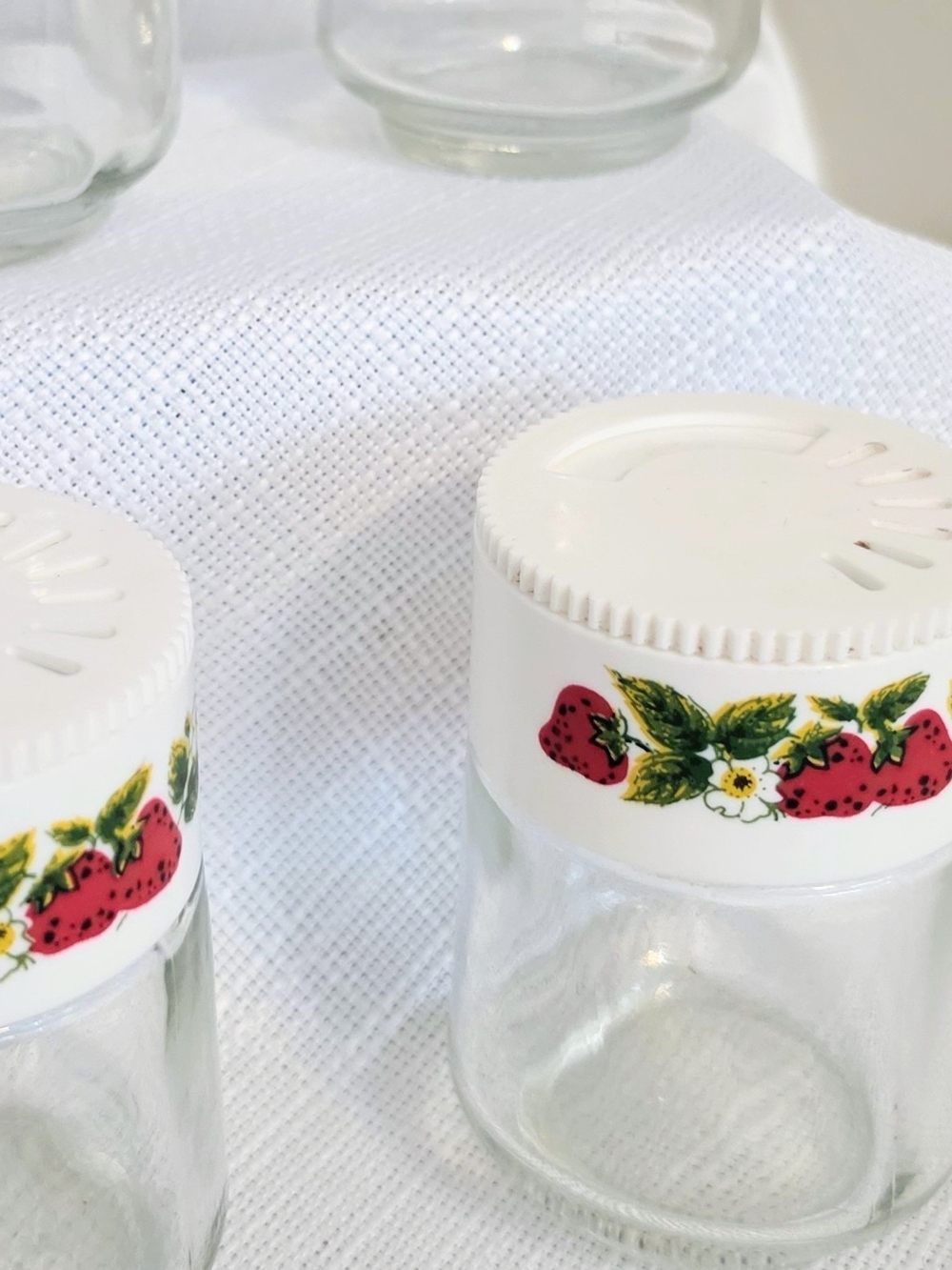 Vtg Strawberry Glass Spice Shakers Gemco Floral 70s Kitchen Set Of 4 Corelle